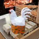 Papercraft boîte pour oeufs de Pâques en forme de poule, modèle 3D