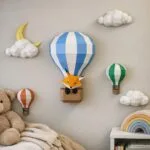 Papercraft ballons et nuages dans un ciel en origami 3D