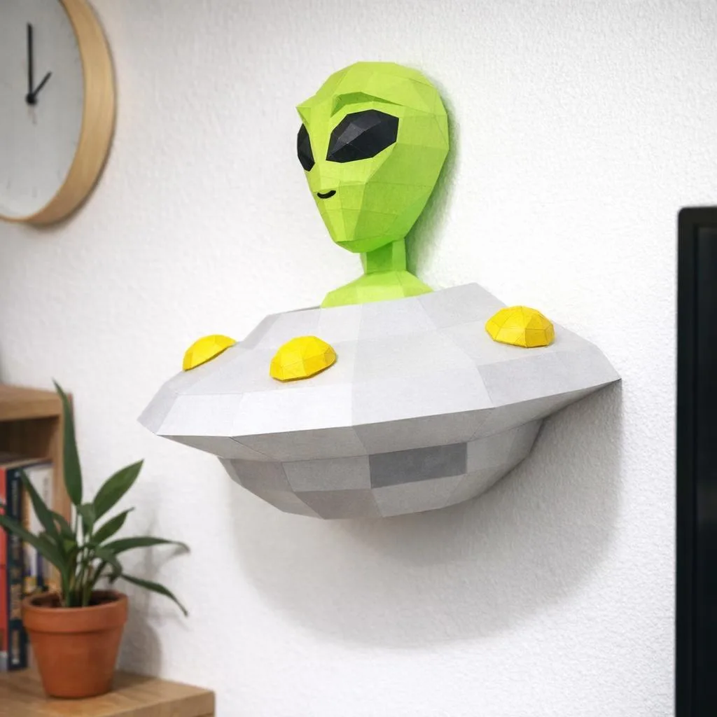 Papercraft di alieno e disco volante in origami 3D