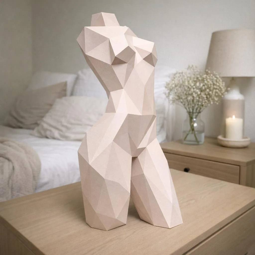 Papercraft einer weiblichen Büste als 3D-Origami