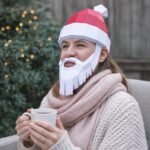 Papercraft de chapeau du Père Noël avec barbe en origami 3D