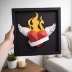 Papercraft de coeur tatoué en cadre en origami 3D