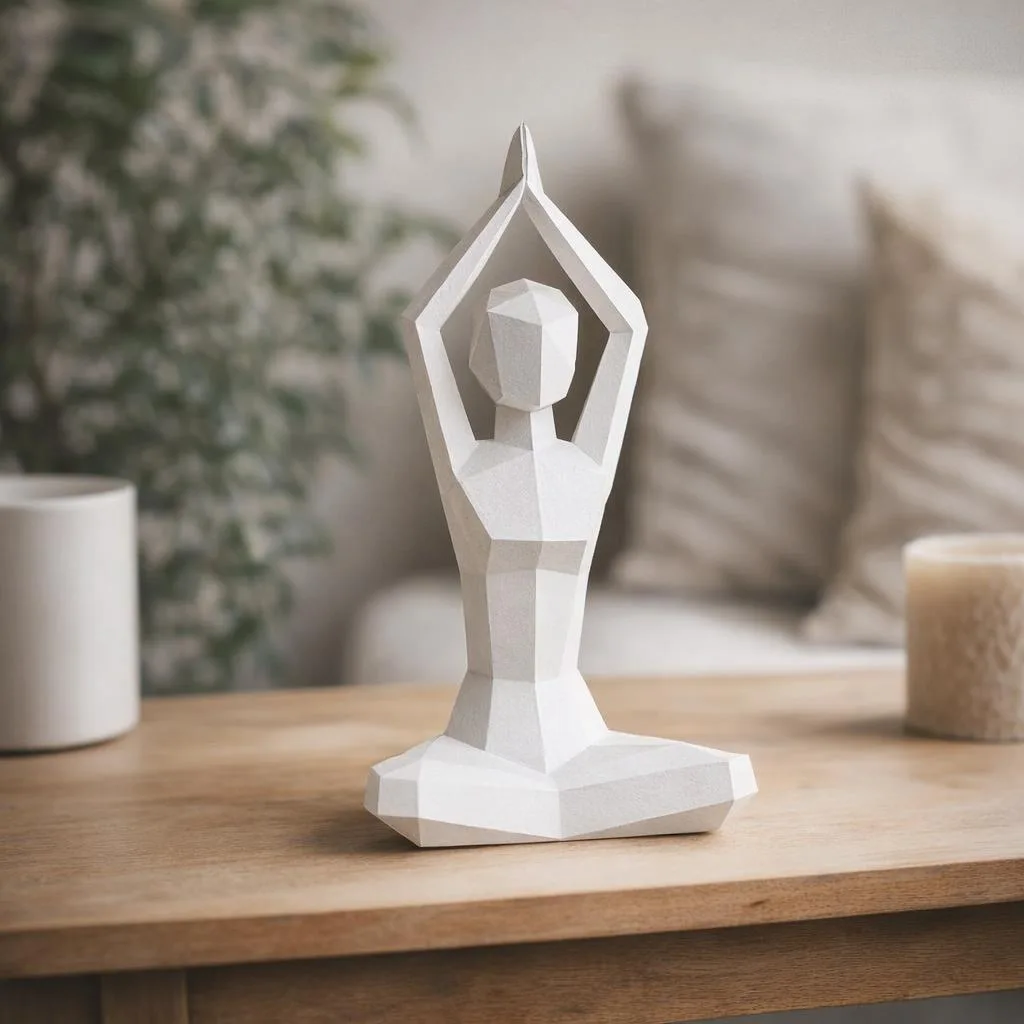 Papercraft von Mädchen in Vipassana-Meditation als 3D-Origami