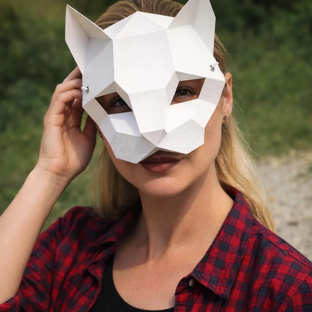 Papercraft weiße Katzenmaske aus 3D-Origami