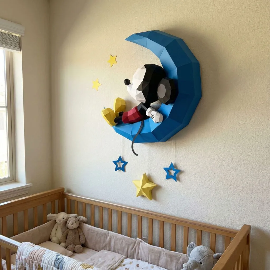 Papercraft von Mickey auf dem Mond in Origami