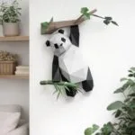 Papercraft de panda subindo no galho em origami 3D