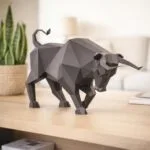 Papercraft de taureau qui charge en origami 3D