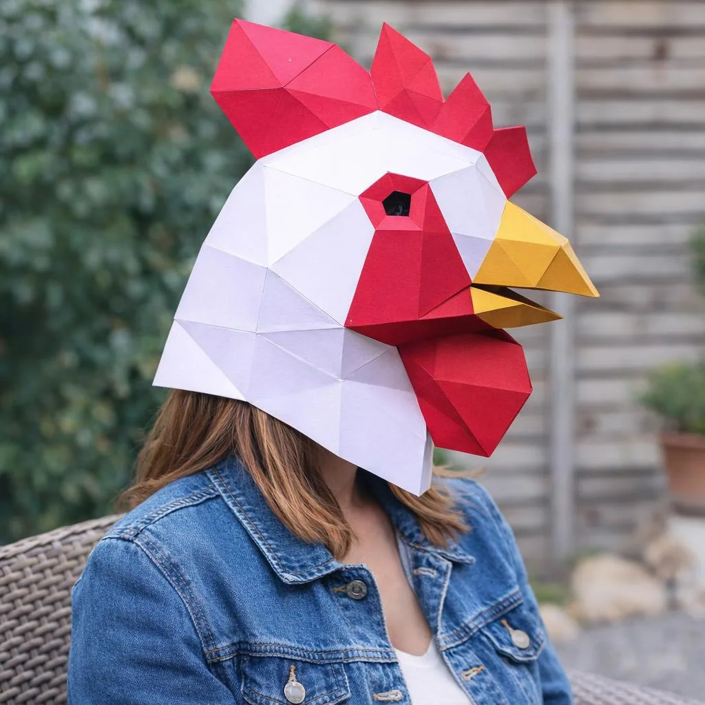 Papercraft Origami-Hahnmaske aus Papier