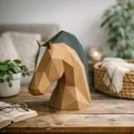 Papercraft cabeça de cavalo bege e verde em origami