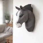 Papercraft cabeza de caballo gris en origami