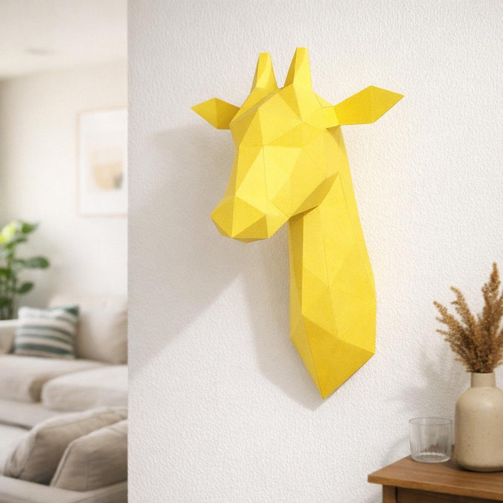 Papercraft tête de girafe simpliste en origami mural