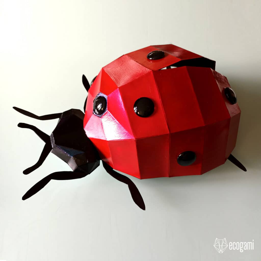 Papercraft de coccinelle en origami 3D