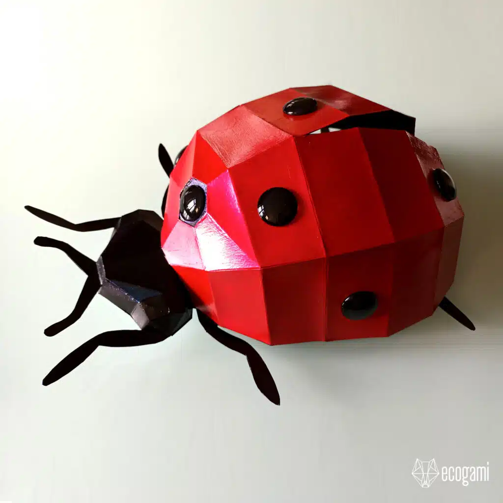 Papercraft de joaninha em origami 3D