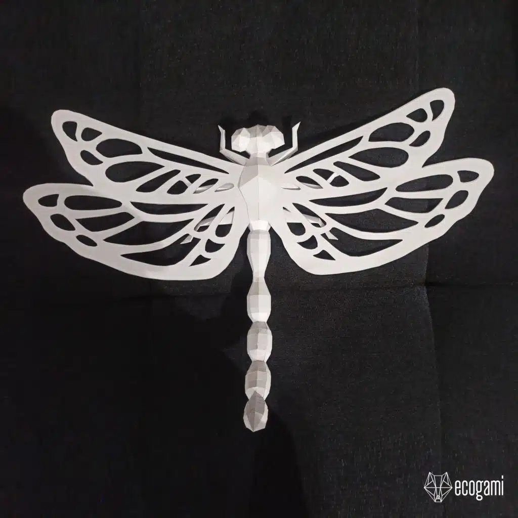 Papercraft de libellule en origami 3D
