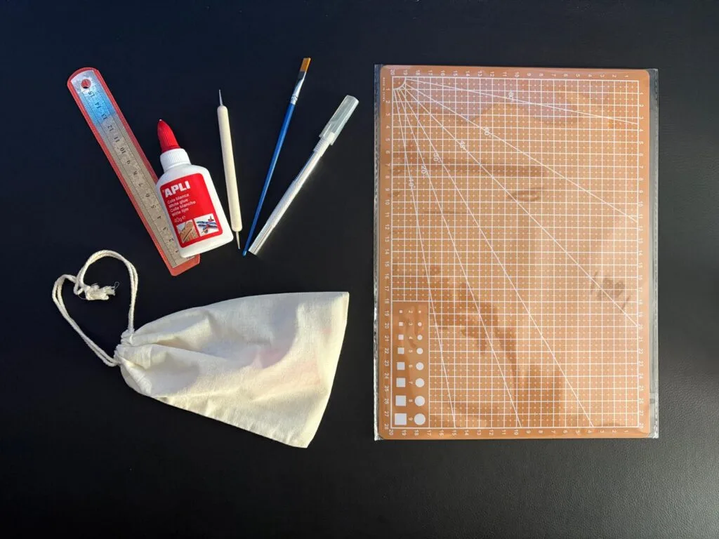 Kit de material esencial (pegamento, cuchilla plegable, regla, cúter)