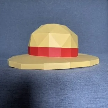 Chapeau de pirate en papier beige avec bande rouge caractéristique