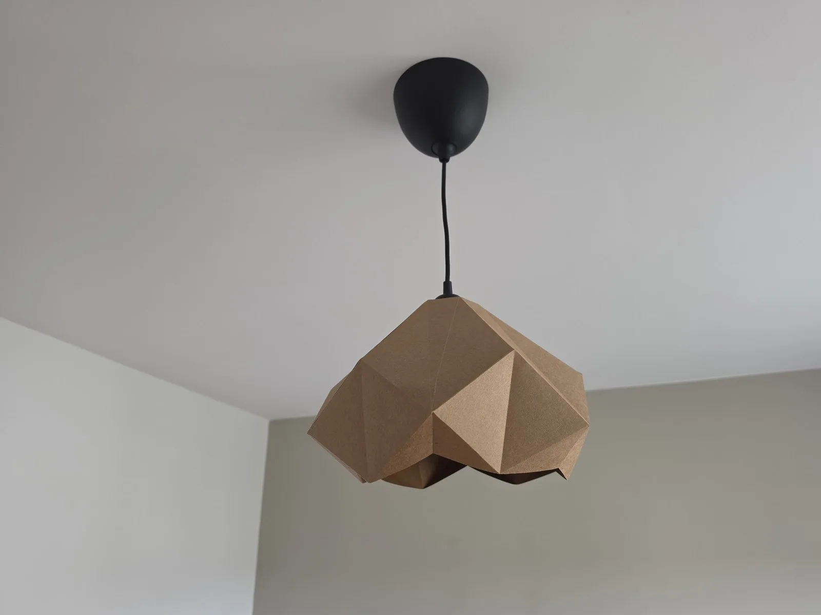 Lampe solstice kraft suspendue avec câble dissimulé