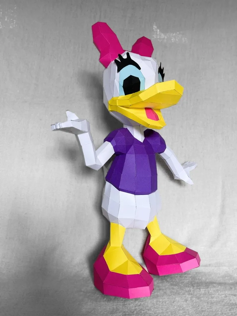 Daisy Duck complète en papier avec robe violette et nœud