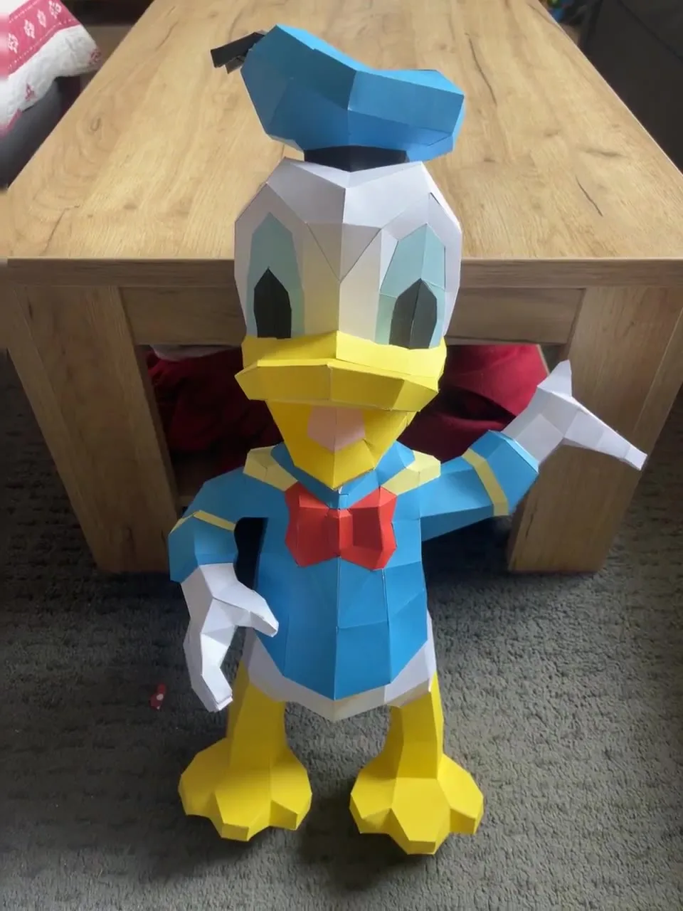 Maquette de Donald Duck marin complet nœud rouge