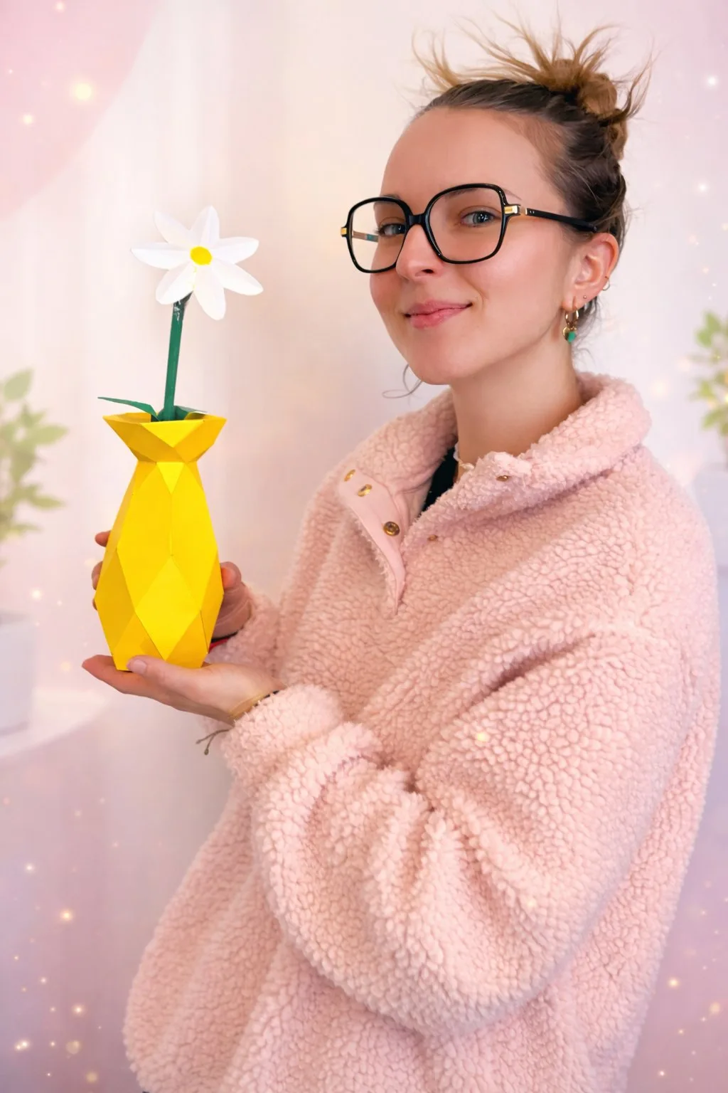 Vase with flower in 3D Papercraft
