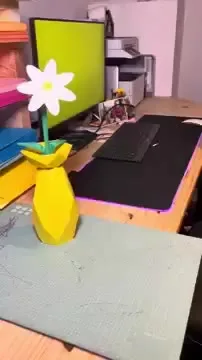 Vase with flower in 3D Papercraft