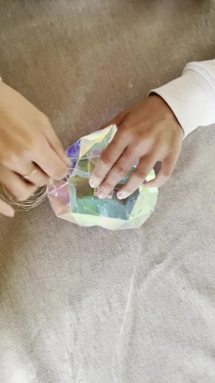 Montage sans collage du cœur en plastique holographique