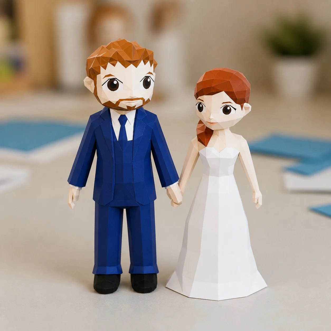 Modèle en papier du marié en costume bleu et de la mariée en blanc