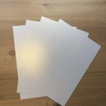 Cartulina A4 blanco roto, acabado brillante – más de 180 g/m²