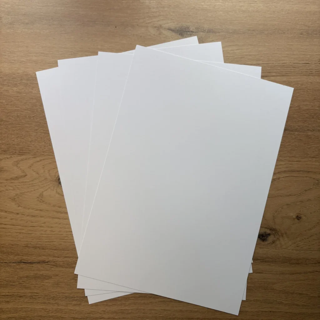 Papel cartão A4 branco, acabamento fosco – mais de 180 g/m²