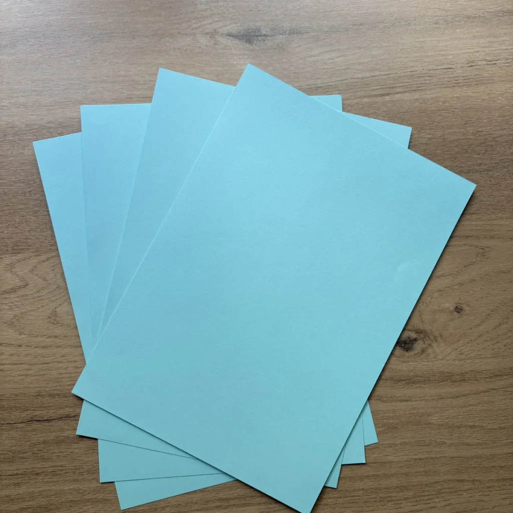 Papel cartão A4 azul-celeste pastel, acabamento fosco – mais de 180 g/m²
