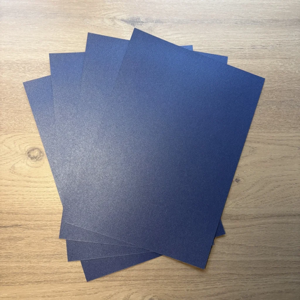 A4-karton marineblauw, glanzend – meer dan 180 g/m²