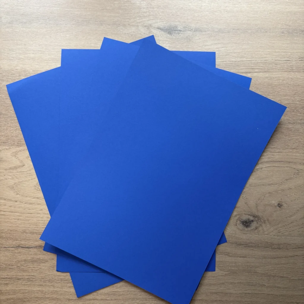 Papel cartão A4 azul royal, acabamento fosco – mais de 180 g/m²