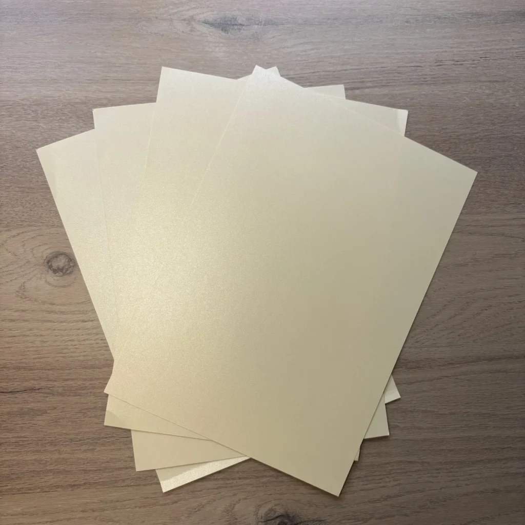 Papier cartonné Crème brillant