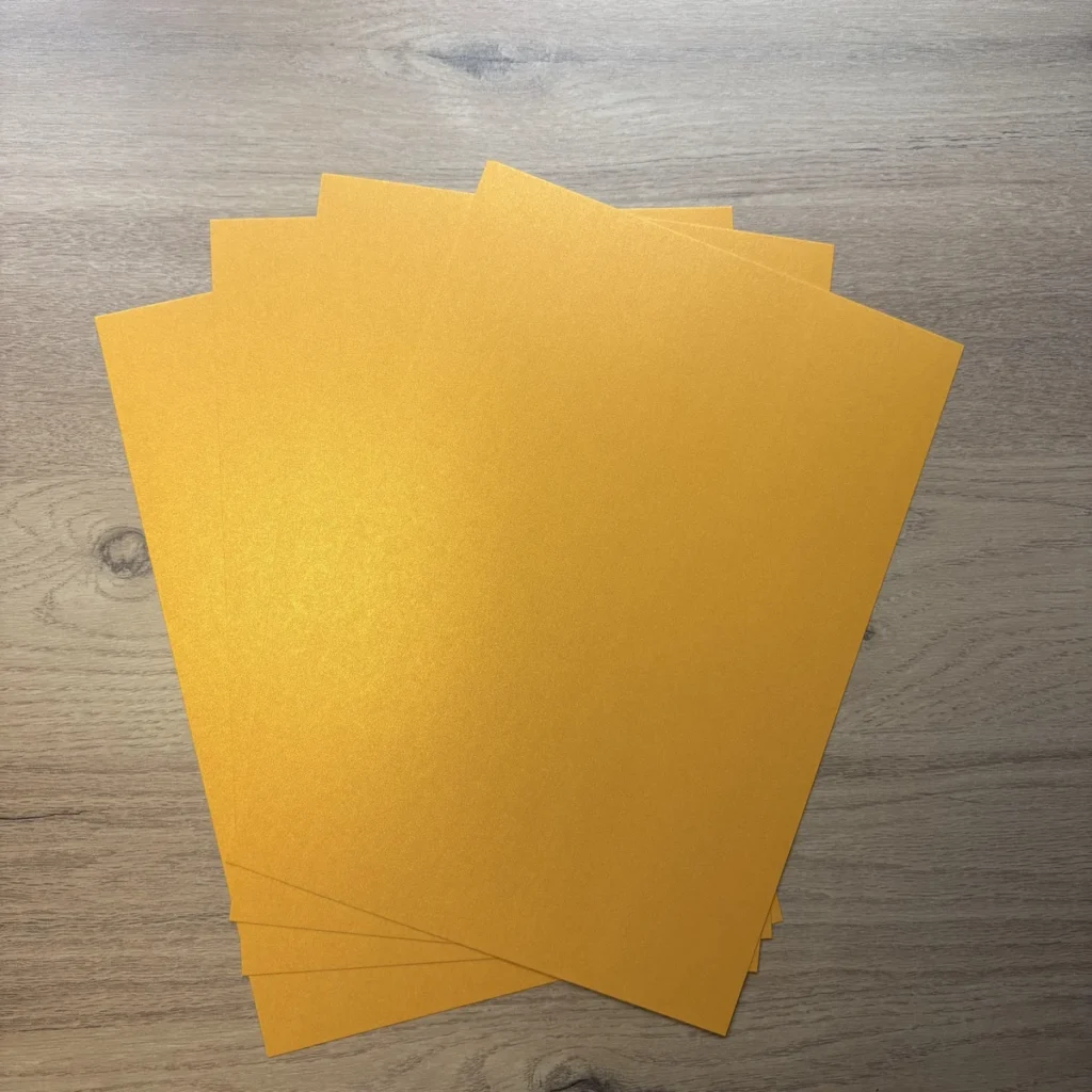 Farbkarton A4 – Safrangelb, glänzend, über 180 g/m²