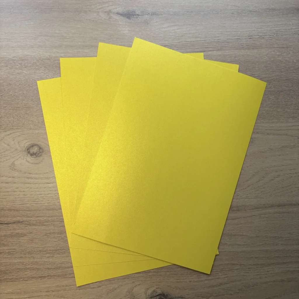 Papier cartonné Jaune soleil brillant