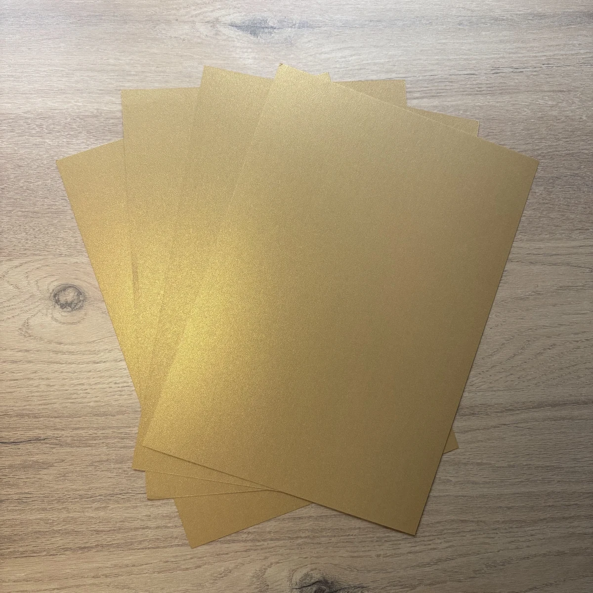 Gold glossy cardstock A4 – over 180 gsm Gold glossy cardstock A4 – over 180 gsm