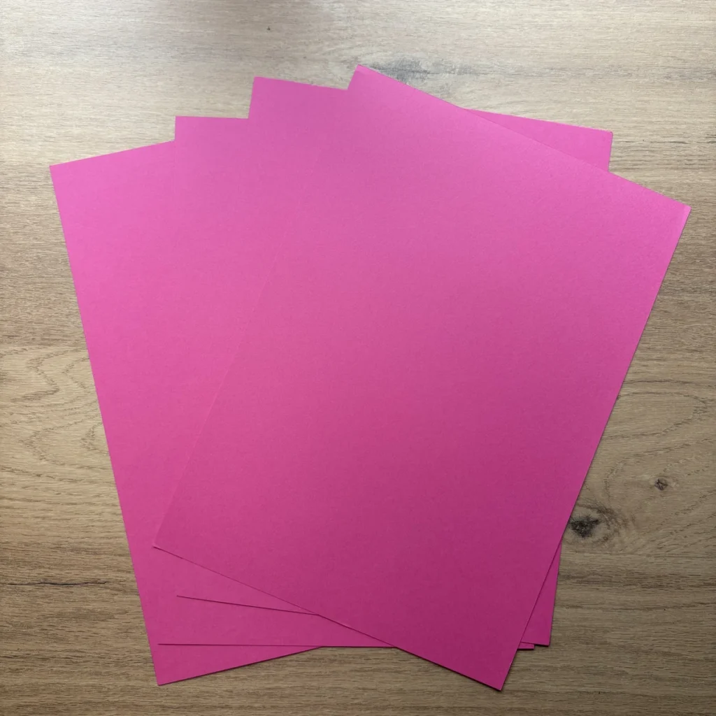 Papel cartão A4 rosa fúcsia, acabamento fosco – mais de 180 g/m²