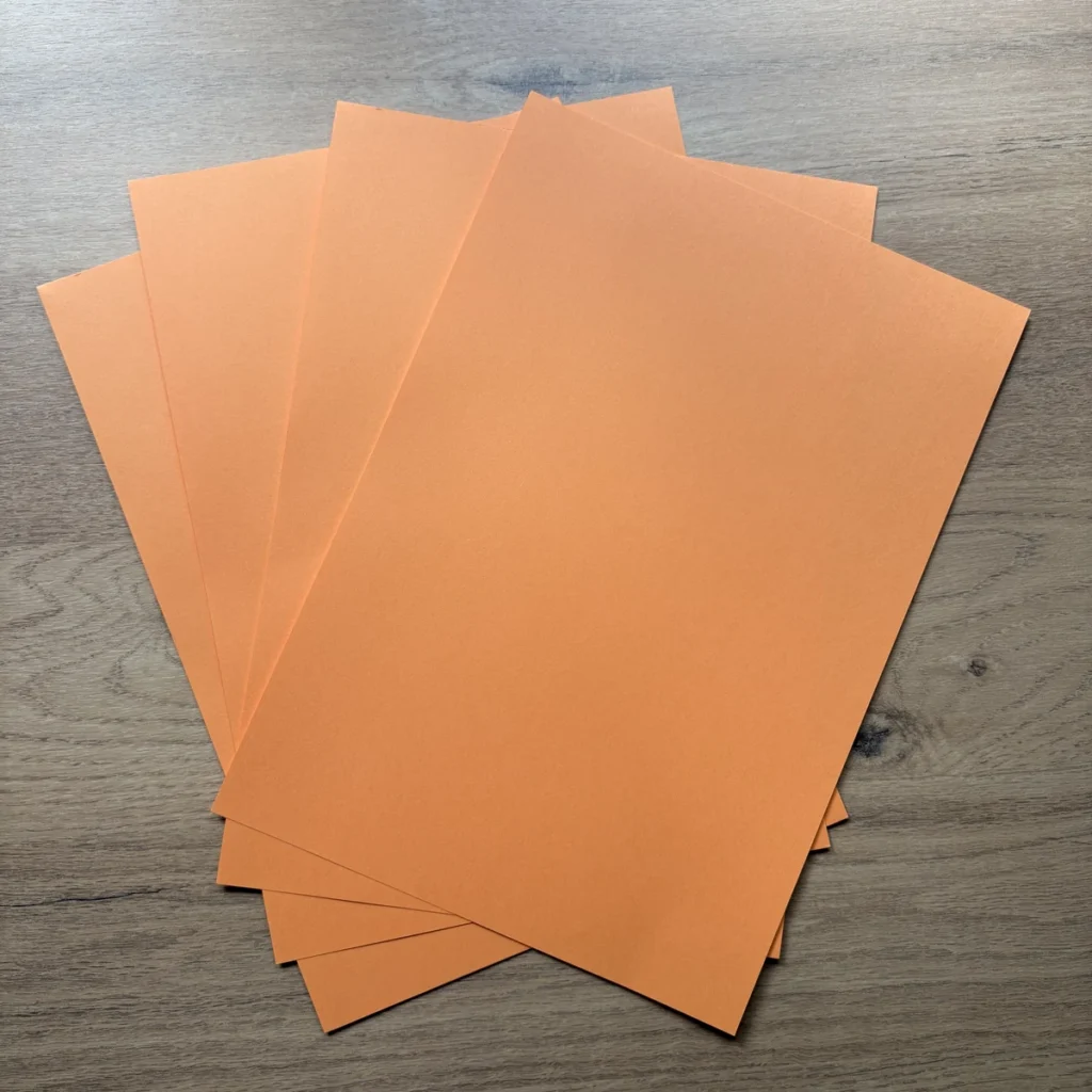 Papel cartão A4 pêssego coral, acabamento fosco – mais de 180 g/m²