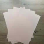 Papel cartão A4 salmão, acabamento fosco – mais de 180 g/m²