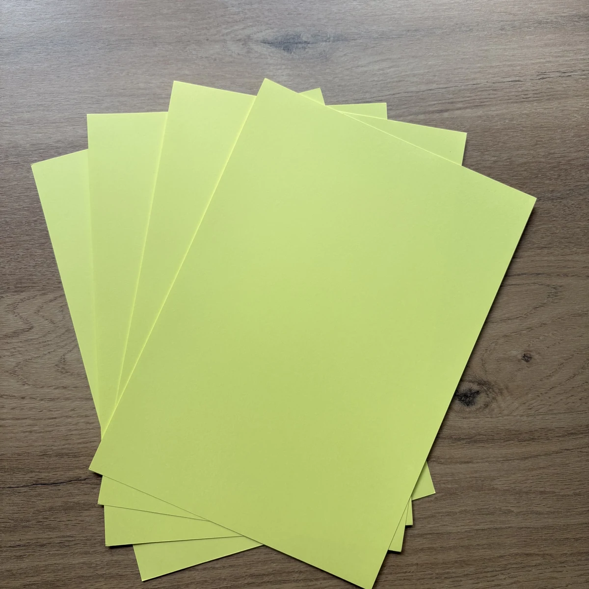 Papier cartonné Jaune jonquille mat Papier cartonné Jaune jonquille mat