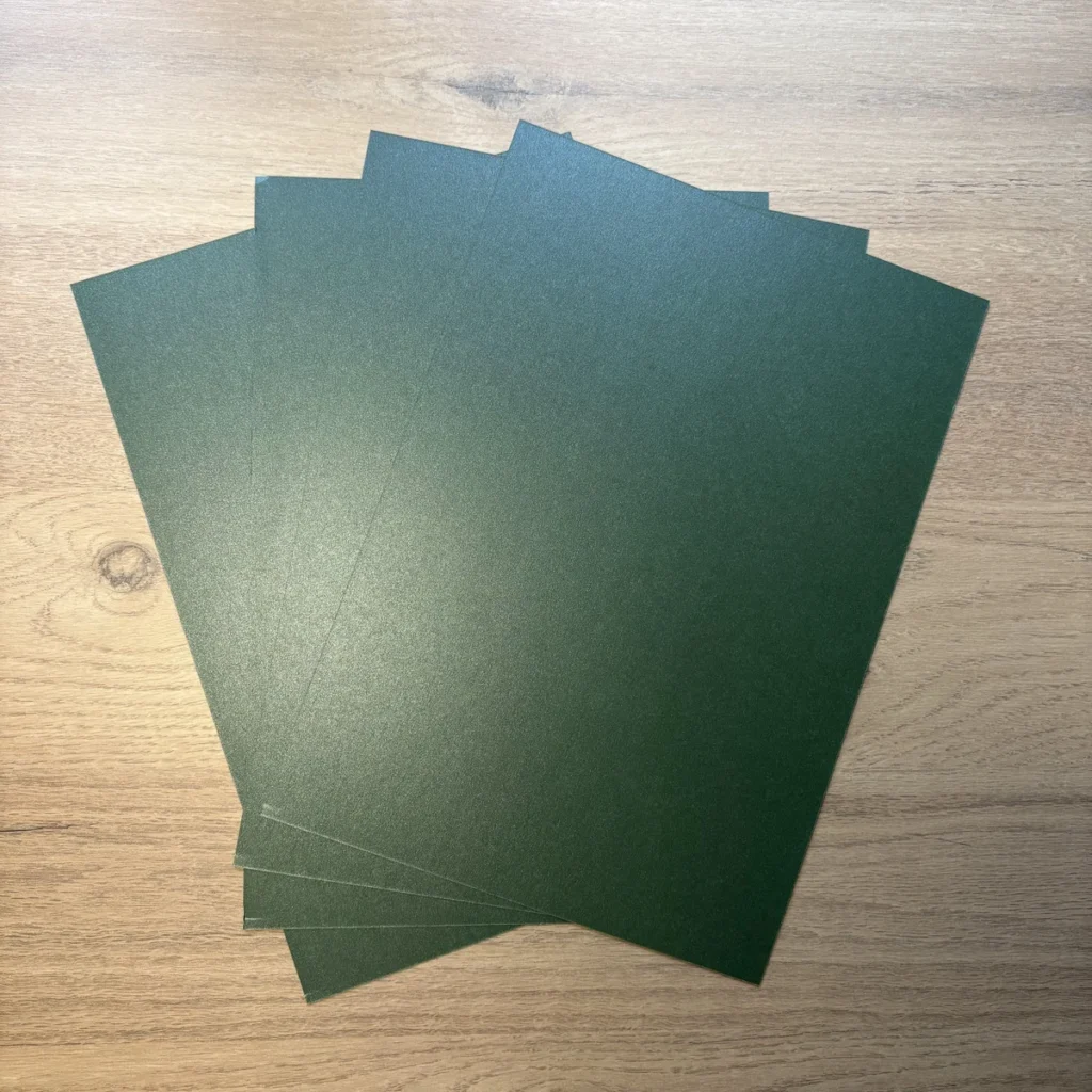 Cartoncino A4 verde abete, finitura lucido – oltre 180 g/m²