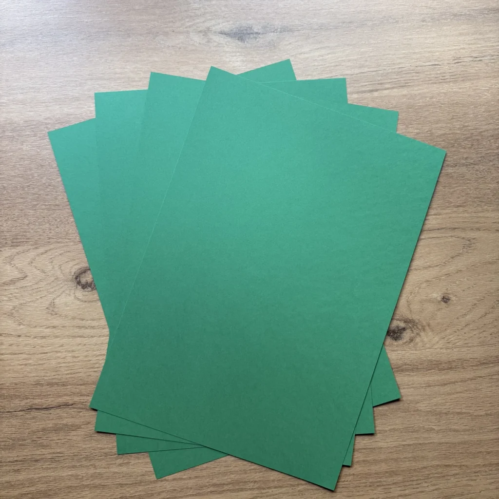 Papel cartão A4 Verde pinheiro, acabamento fosco – mais de 180 g/m²