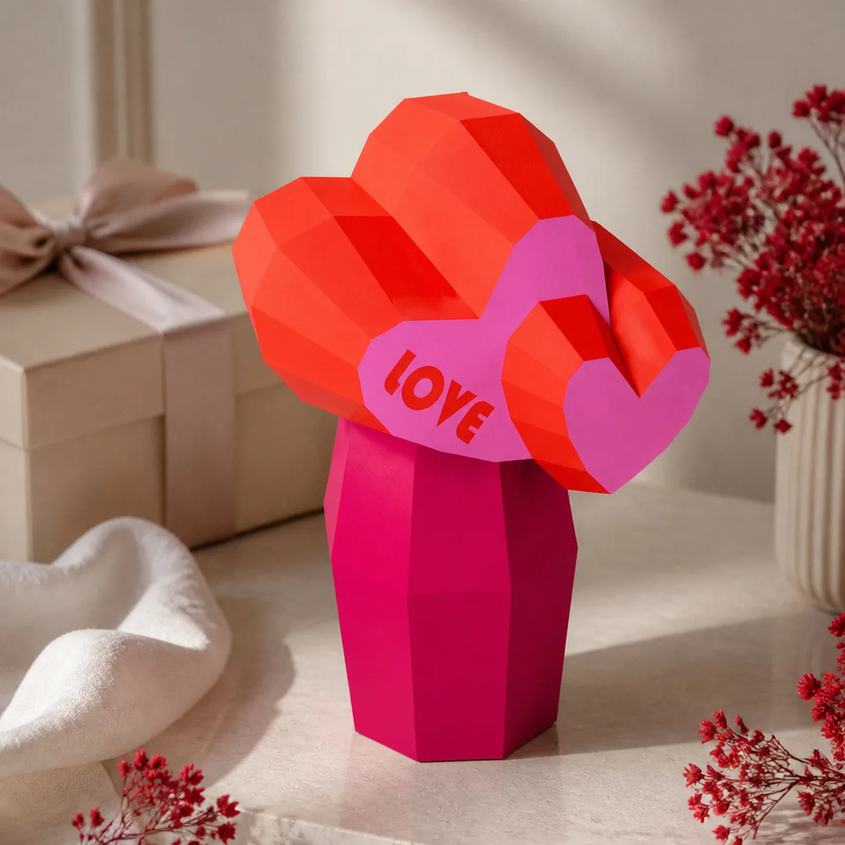 “Love” wijnfleshouder in 3D-papercraft