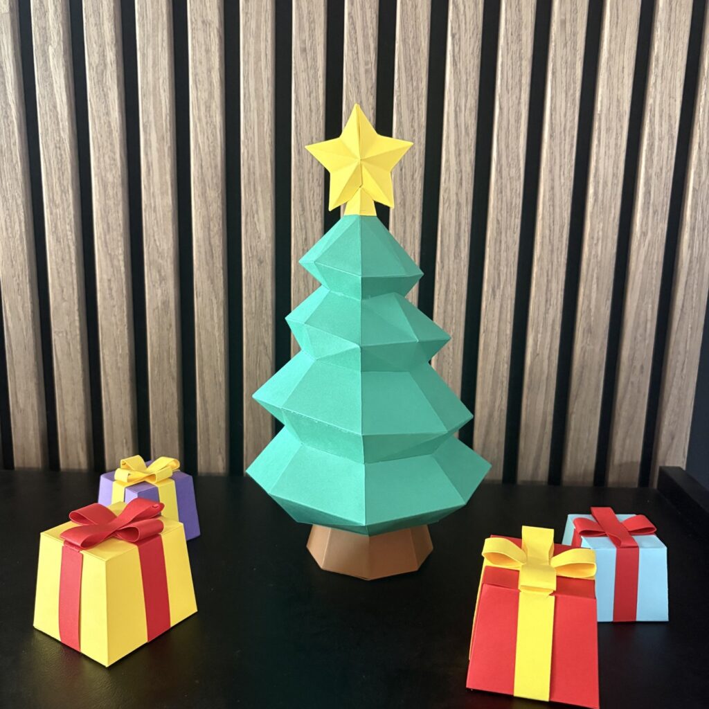 Sapin et cadeaux - 2