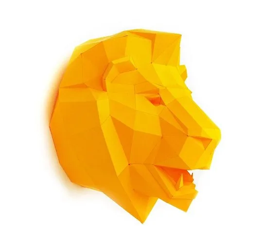 Tête de lion low-poly en papier par Paperwolf